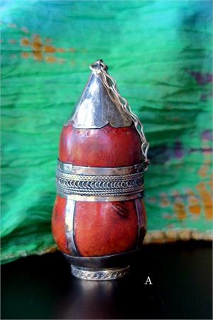 Souvenir Afghan Tobacco-Snuff Container - A Selection A nas kedi